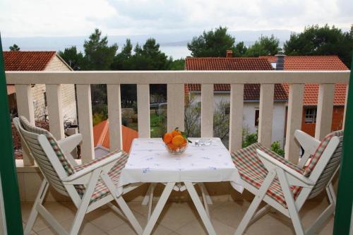 Apartments and rooms with parking space Bol Brac - 2873