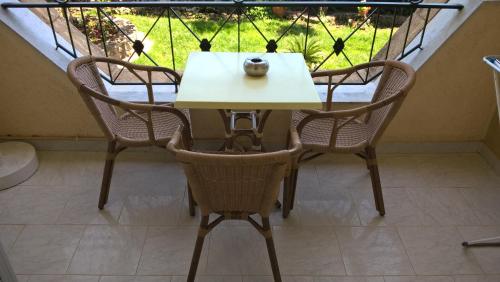  Maini Studios in Stoupa