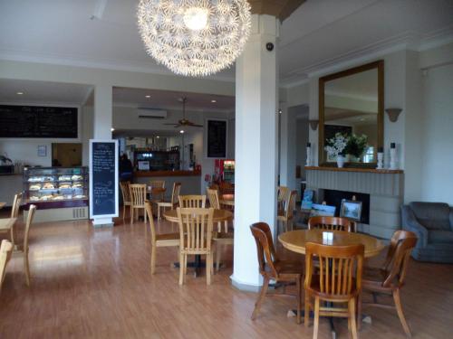 Essex Arms 5