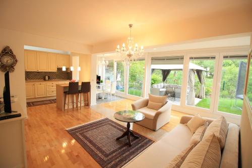 

Luxury Riverside Residence