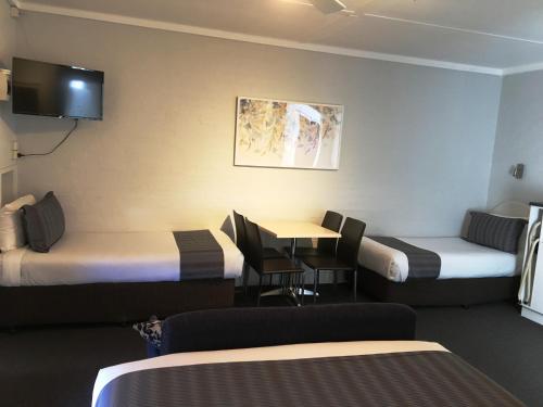 Nicholas Royal Motel - No Pets Allowed photo 4