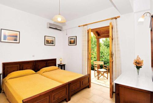  Ano Rigklia Villa Sleeps 4 Pool Air Con T801665 in Áno Rínglia