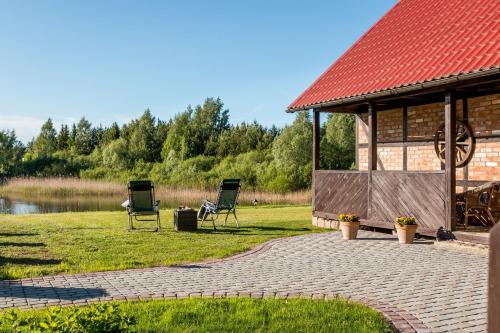 A környék, Amber House su sūkurine vonia (Amber House su sukurine vonia) in Egyéb