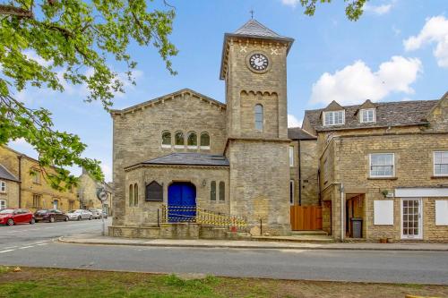 Church suite, Stow-on-the-Wold, Sleeps 4, town location