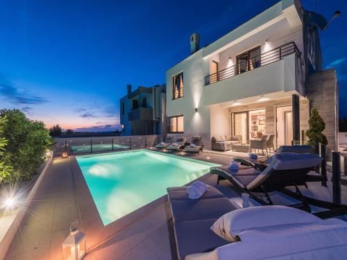 Villa Analuxury wellness villa with heated pool and jacuzzi
