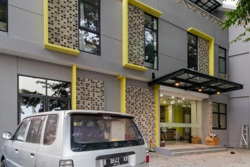 Exterior view, RedDoorz Plus near Senayan City in Pondok Indah