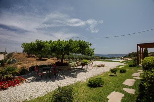 Agarathos Traditional Rooms with Pool