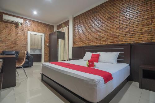 RedDoorz Plus near Cambridge City Square 2 Medan