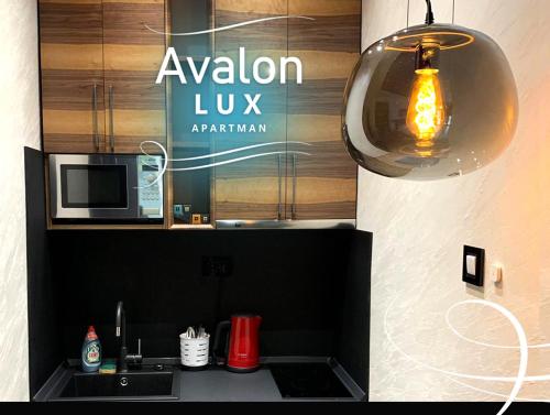 Avalon Lux Apartment - image 2
