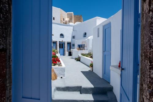 Labyrinth Traditional Houses