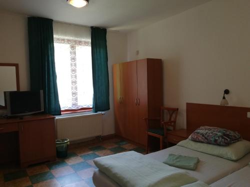 2 twin beds