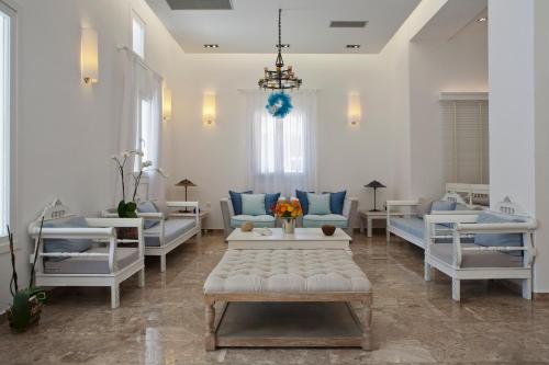 Kamari Hotel - image 12