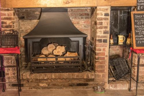 THE CONKERA Saracens head public house high street - image 9