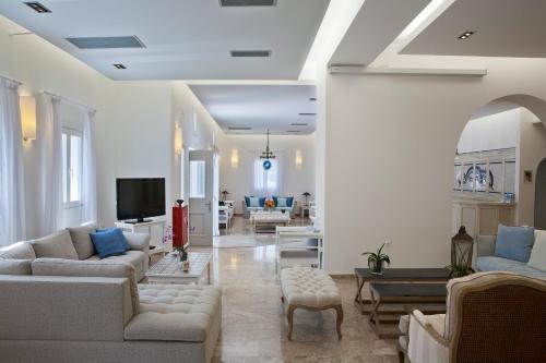 Kamari Hotel - main image