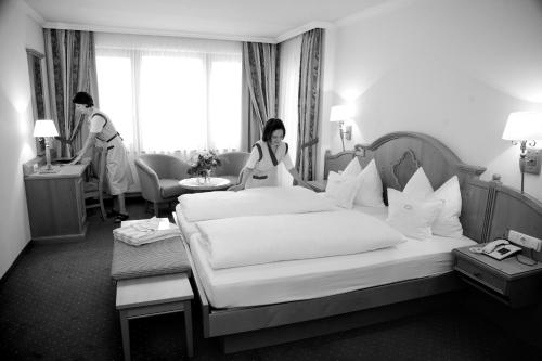 1 queen bed, 1 sofa bed