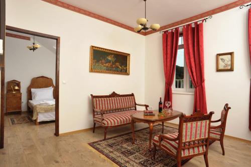 room detail thumbnail 1