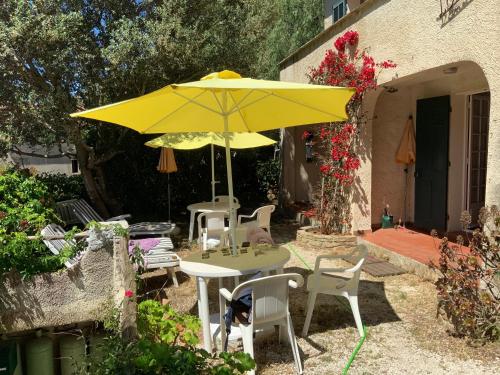 Studio Naturiste Ile du Levant N2 Idéal accès mer gîte à louer Parc National de Port-Cros