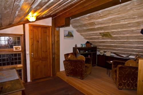 Raven's Bed - image 14