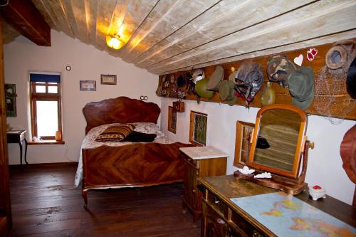 Raven's Bed - image 12