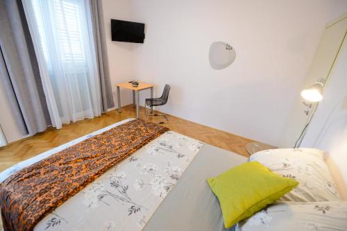 Deluxe Apartment Rocky I with Balcony view of the garden 2