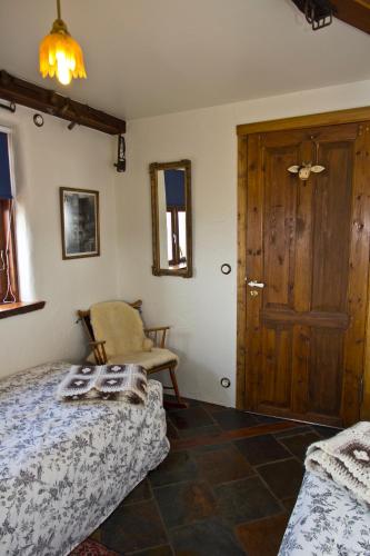 Raven's Bed - image 11