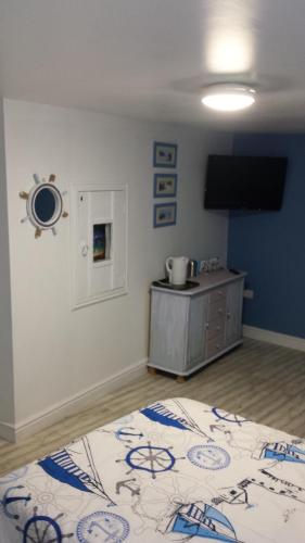 The Cabin - image 8