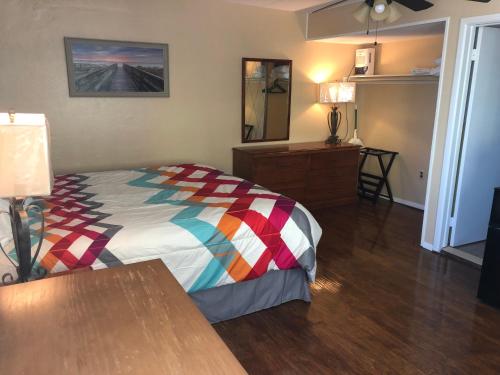 Sahara Motel - image 5