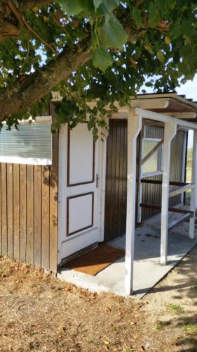 le bungalow au fond du jardin