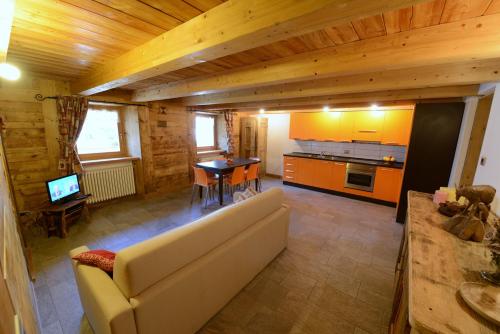 Vieilles Maisons D'Introd - image 3
