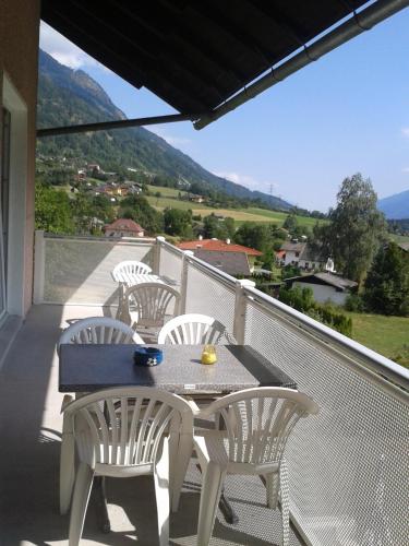 Apartment with Mountain View