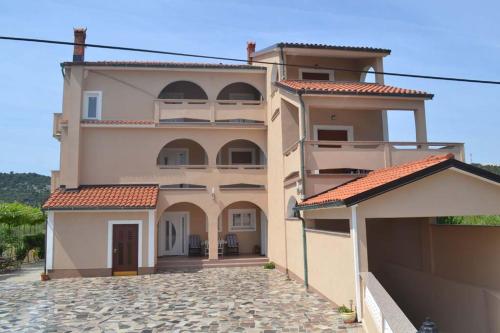  Apartments Jasna and Mirko in Lopar