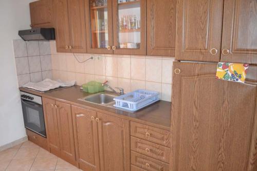  Apartments Jasna and Mirko in Lopar