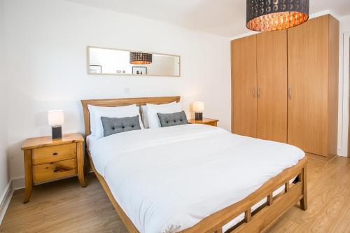 Grand Canal Square Apartments - image 8