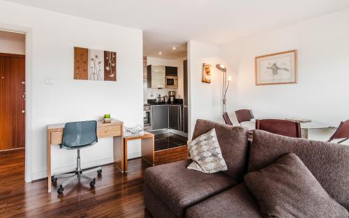 Grand Canal Square Apartments - image 4
