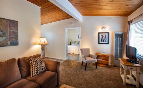 Redwood Suites
