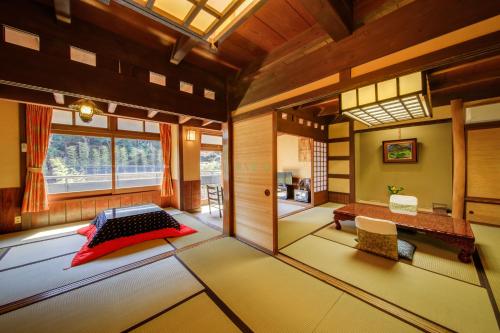 Traditional Onsen Ryokan Izu Yugashima Shirakabe near Joren Waterfall