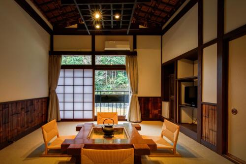 Traditional Onsen Ryokan Izu Yugashima Shirakabe near Joren Waterfall