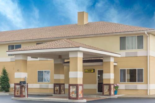 Super 8 by Wyndham Hanover in Hanover, USA