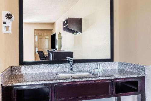 Super 8 by Wyndham Stockbridge, Stockbridge (photo 10)