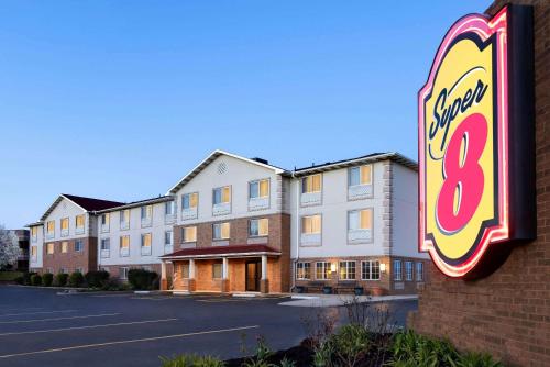 Super 8 by Wyndham Akron S/Green/Uniontown OH in Uniontown, USA