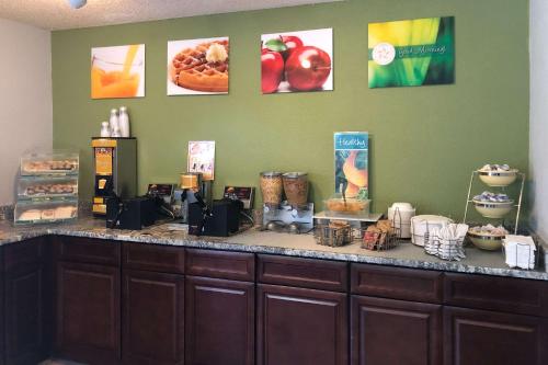 Quality Inn Elkton - image 8