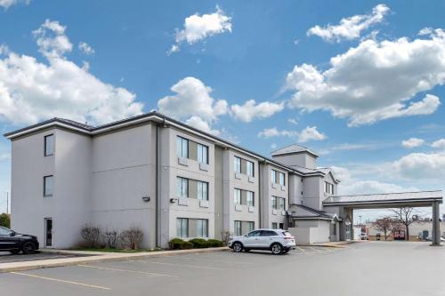 Sleep Inn near Great Lakes Naval Base in Lake Bluff, USA