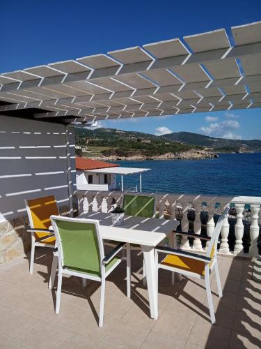 Floreica Maisonneta By the Sea.