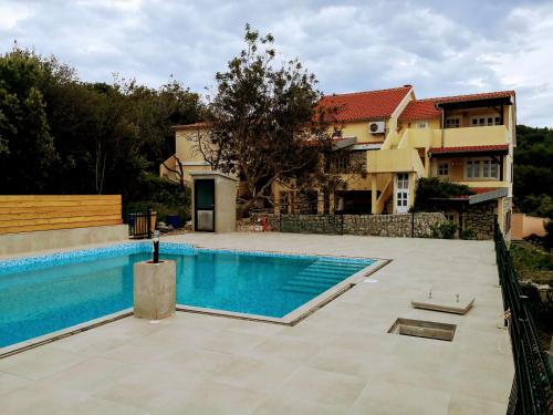  Apartments Iž in Iž Mali
