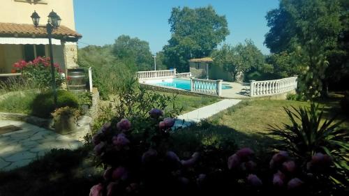 Le mazet en été - studio en garrigue nimoise - Chambre d'hôtes - Nîmes