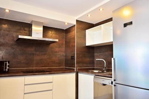 GR LUXURY APARTMENT FIRST LINE BEACH 5