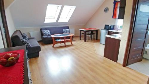 2 twin beds, 2 sofa beds
