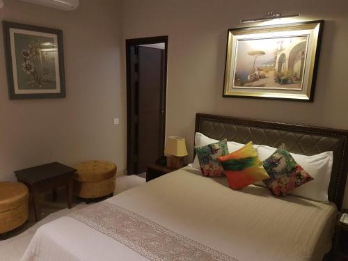 Deluxe Double Room image 6