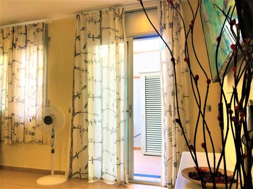Lloret Beach Apartments - image 6