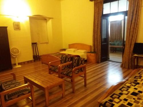 BRIGHTLANDS HOTEL, Murree (photo 9)